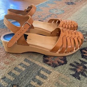 Brown leather Swedish hasbeens clogs hardly worn